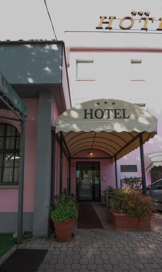 Hotel Rose&Crown كوريدجو المظهر الخارجي الصورة